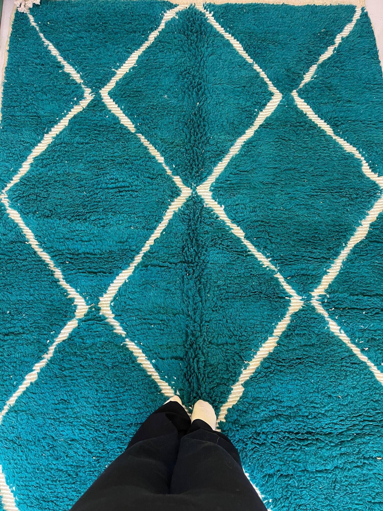 Majorelle blue Moroccan Berber rug with diamonds – 157 × 244 cm