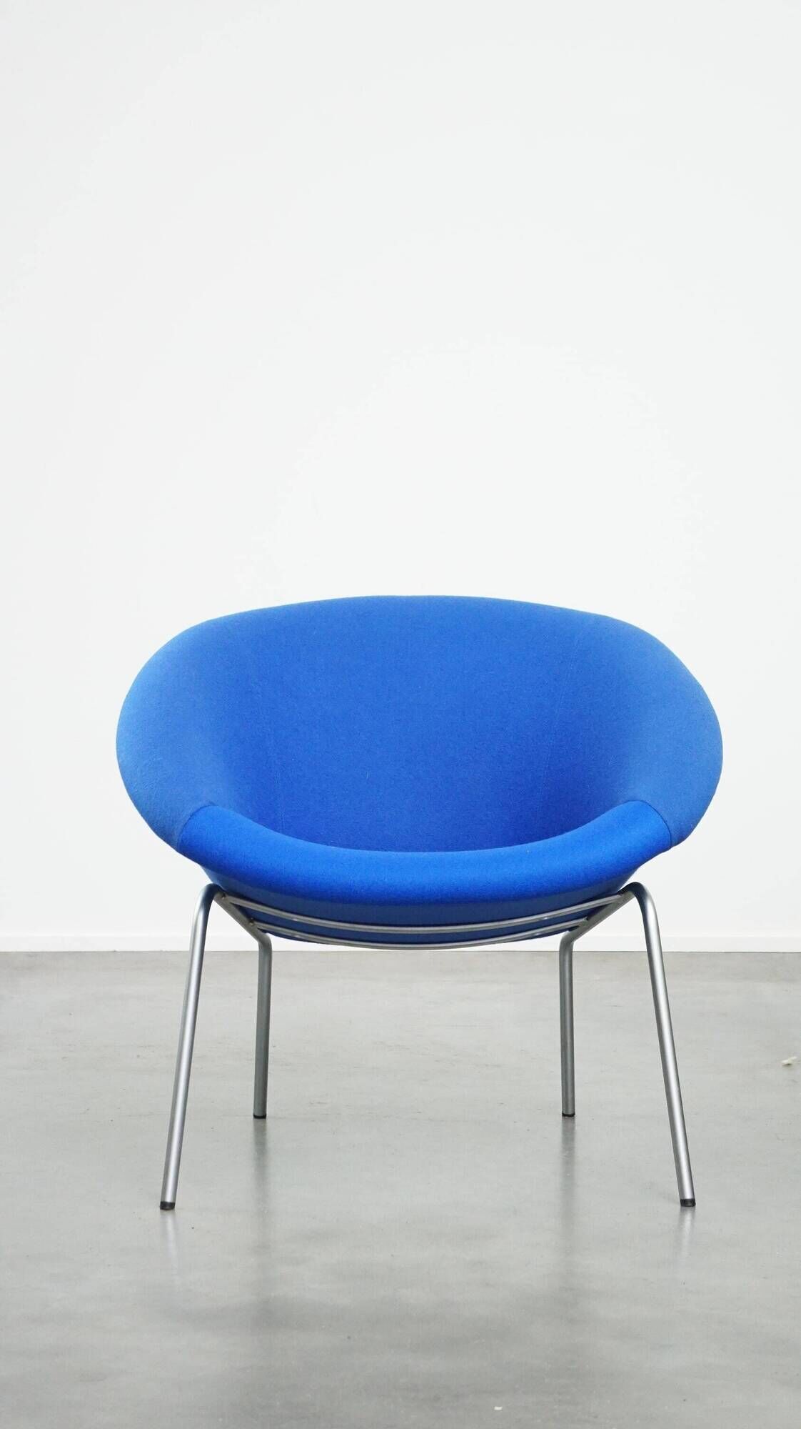 Vintage blue Walter Knoll German design lounge chair model 369 with a new seat