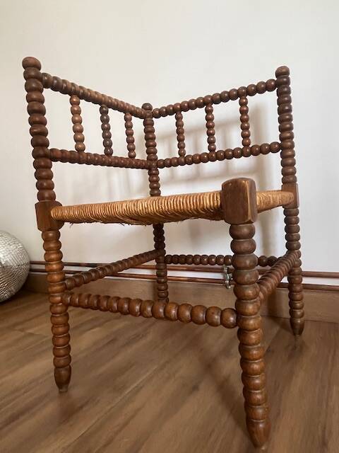 Turned wood corner chair