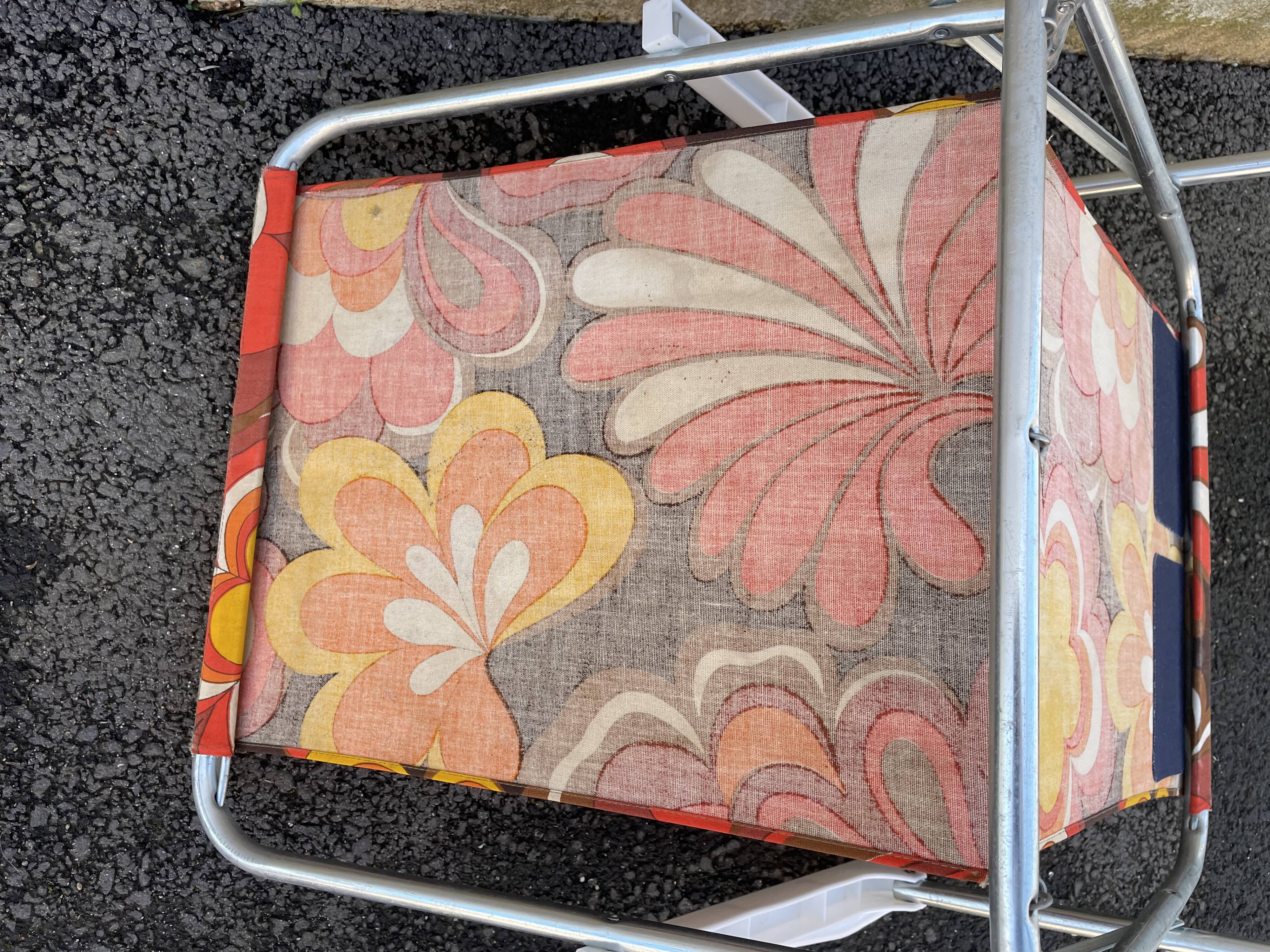 Foldable camping chair