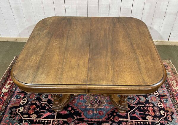 Table Henri II en noyer début XXème avec allonges