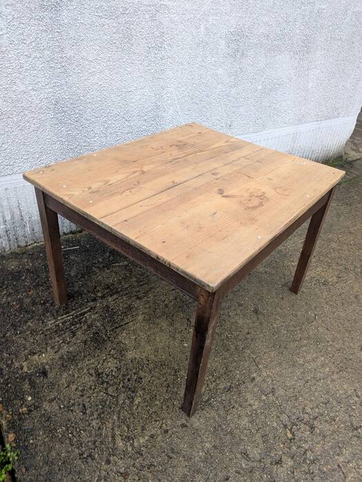 Low farmhouse table