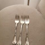 3 silver metal forks