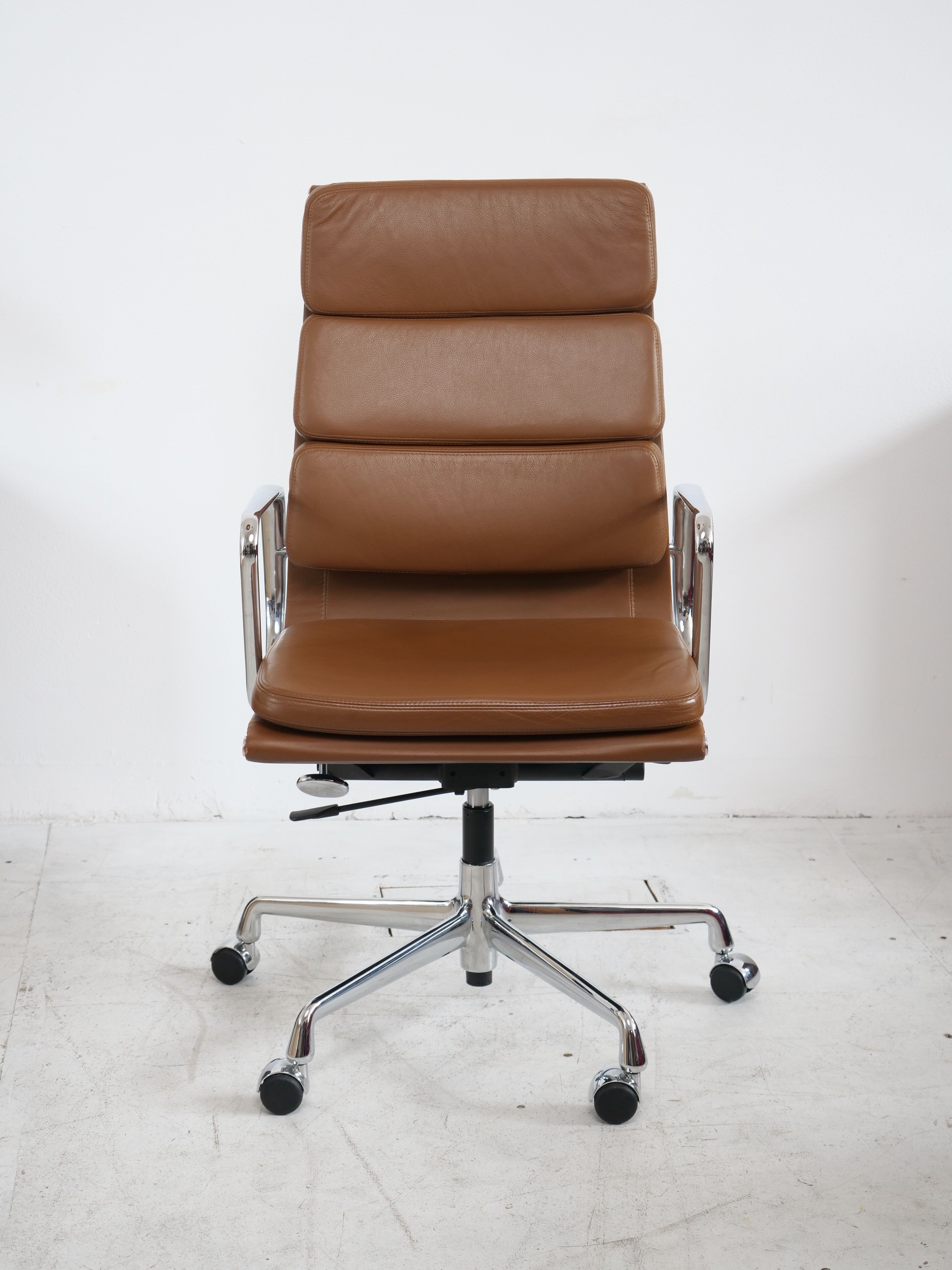Eames EA 219 Vitra leather office chair