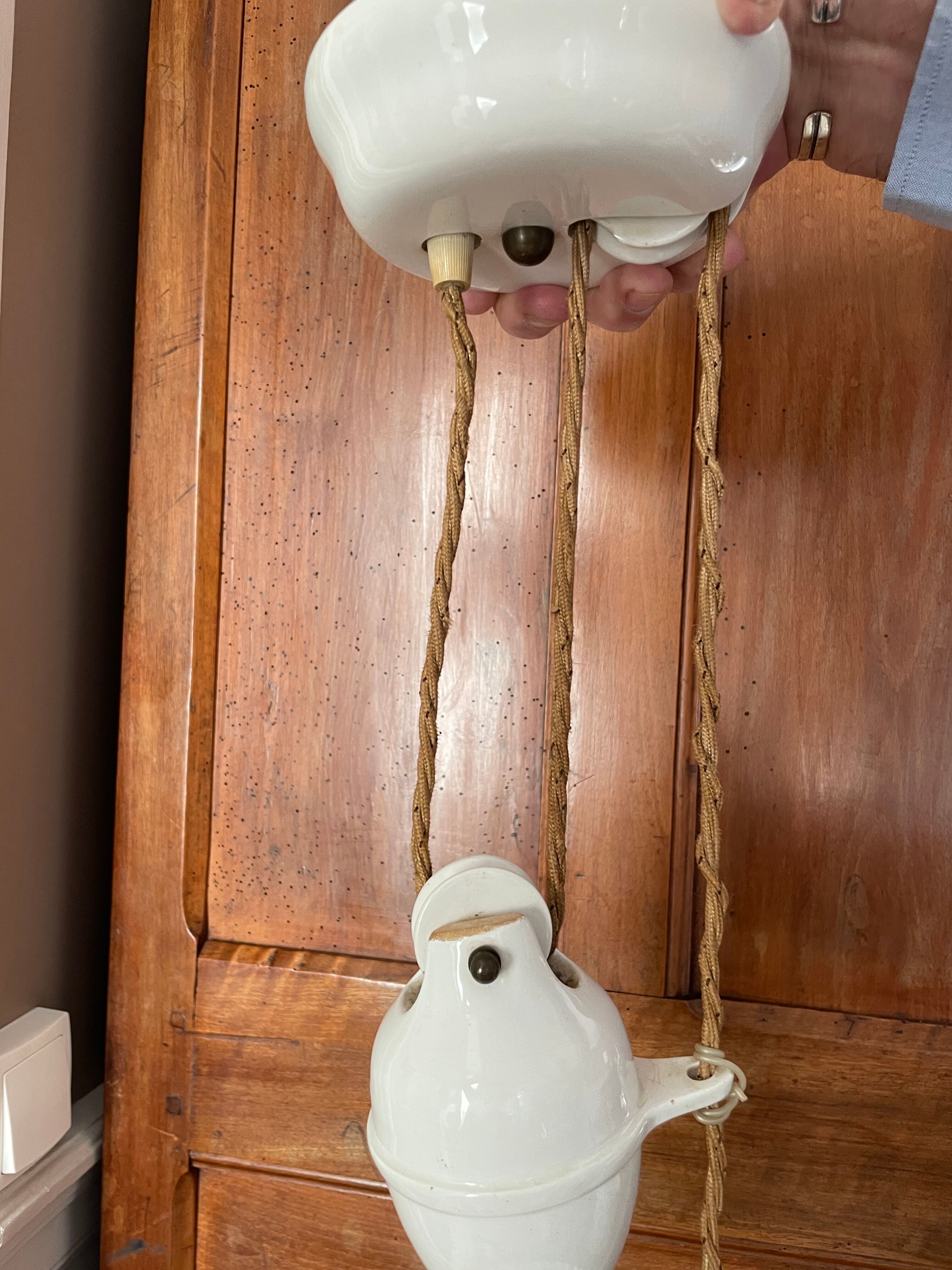 Suspension chandelier with counterweight