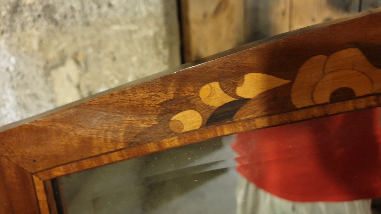 Walnut hairdresser year 20