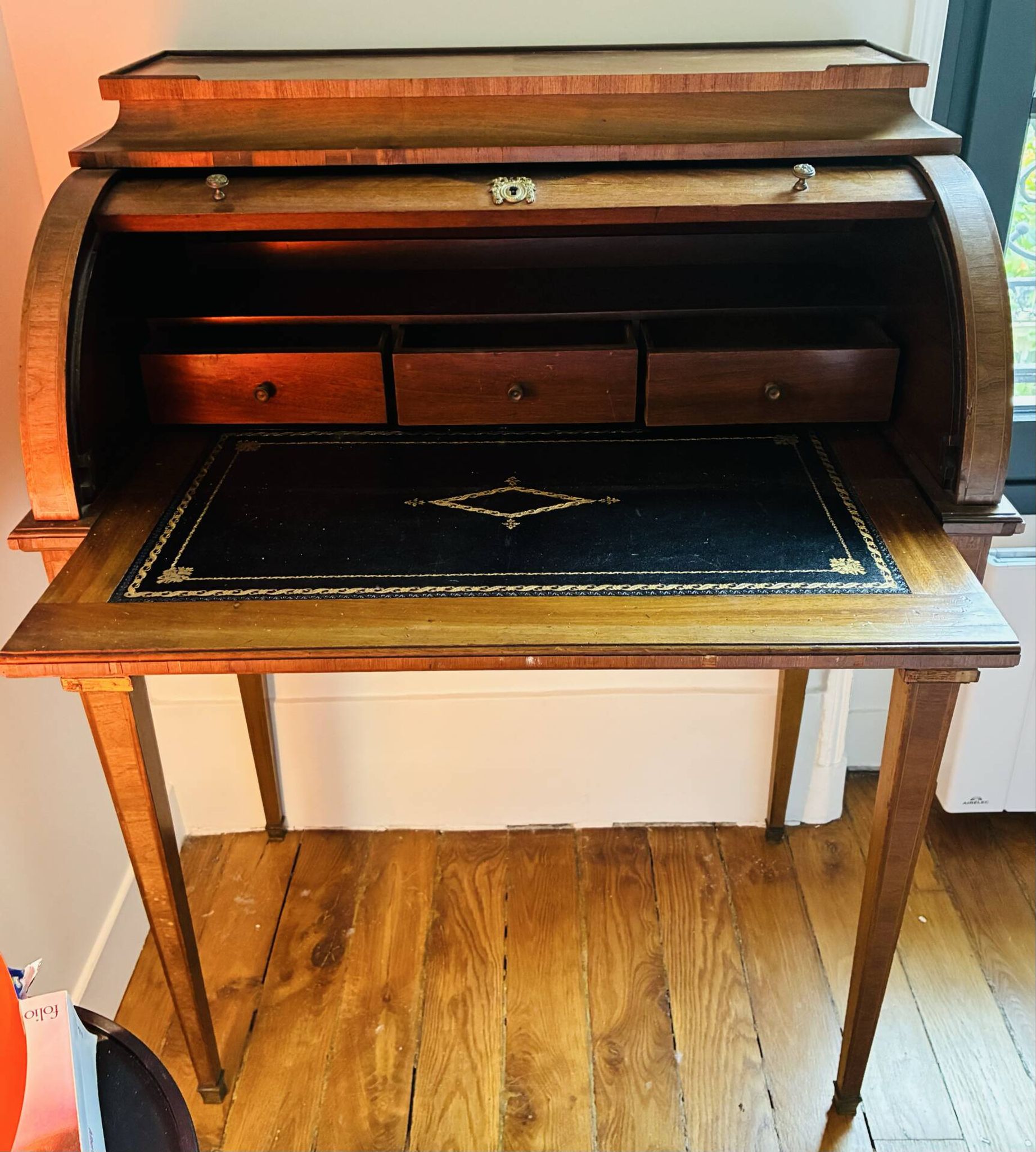 Cylinder desk