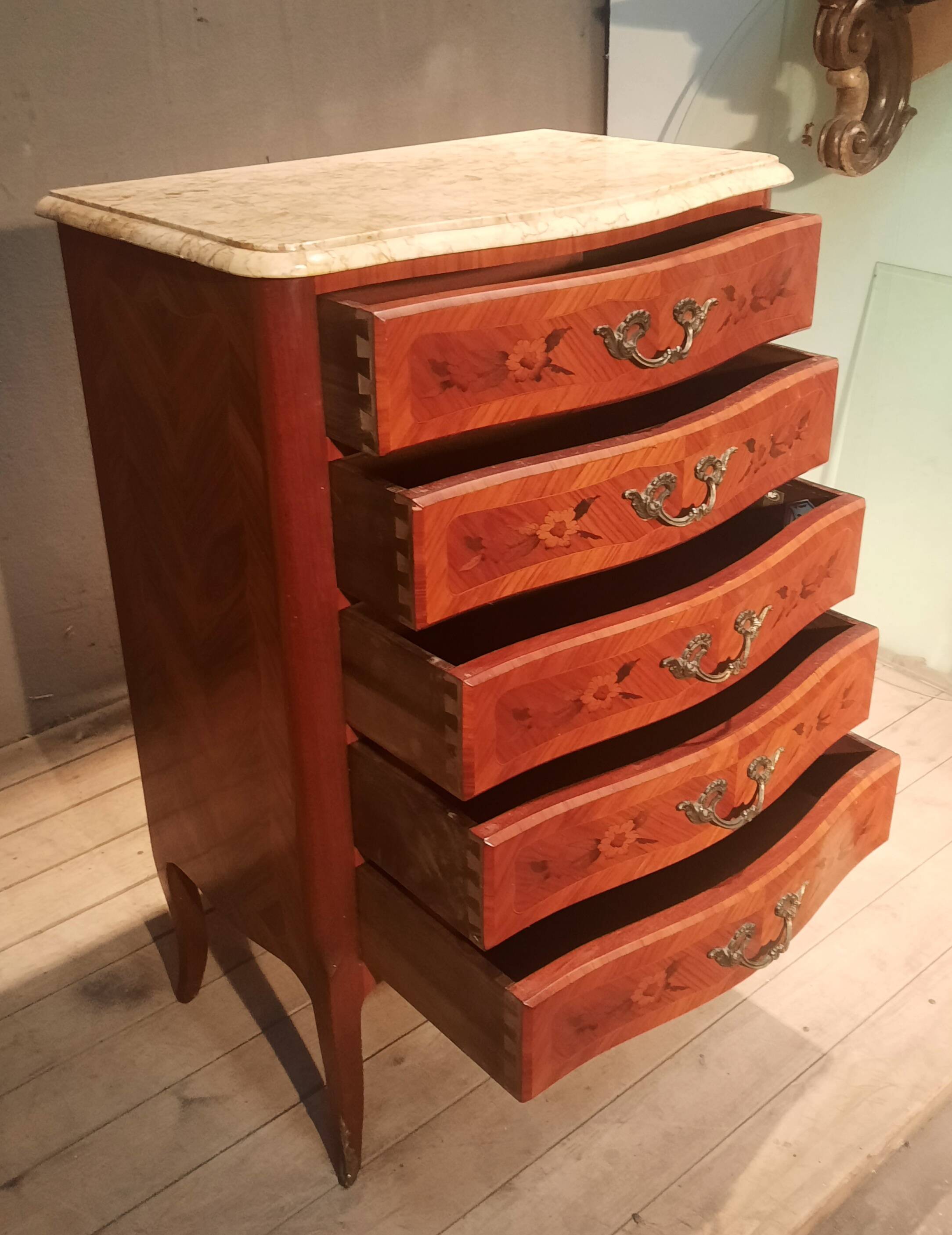 Flowered marquetry commode in Louis XV style