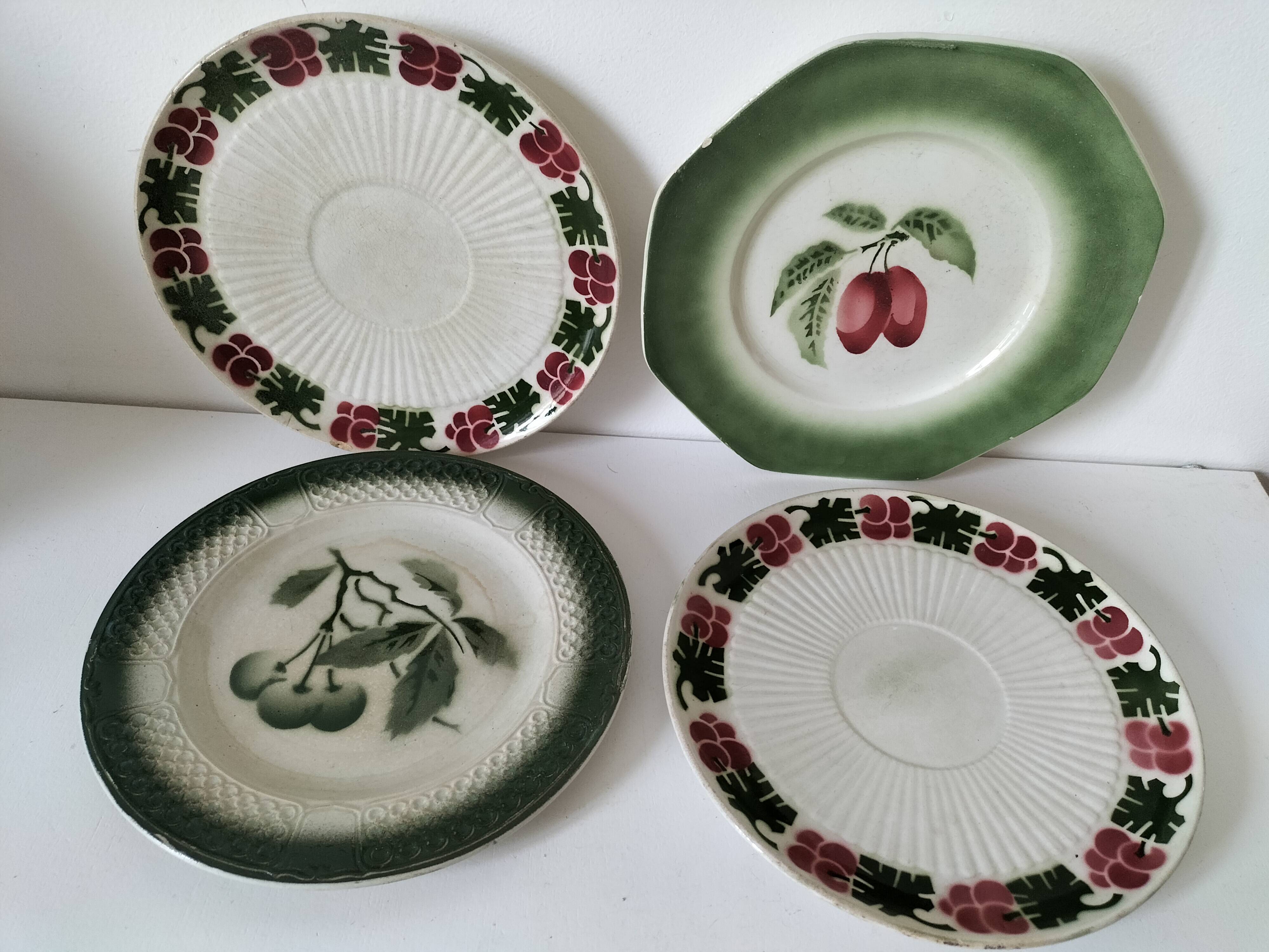 Set of 4 vintage summer fruit dessert plates.