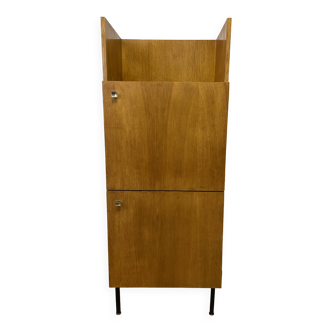 Mlodernist shelf