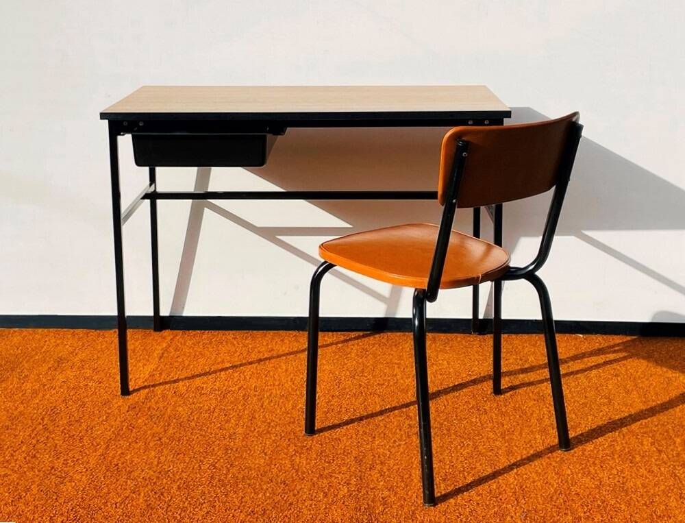 Junior desk by pierre guariche for meurop. vintage 60s desk.