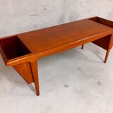 Table basse scandinave vintage années 50 60 en teck avec porte-revues
