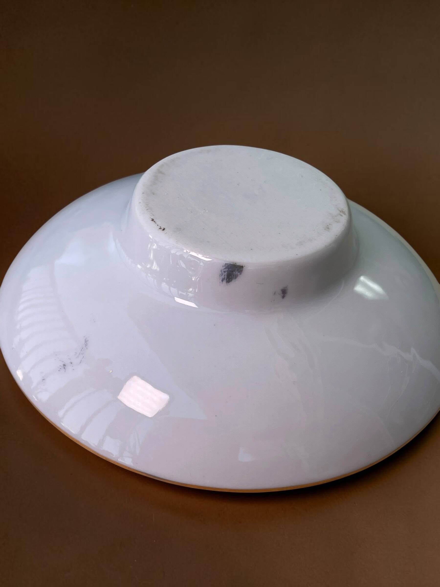 Small covered Chinese porcelain dish, Wan Shou decoration, 1970s-80s.