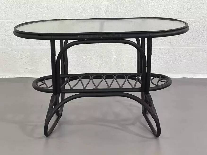 Table basse ovale années 60 en rotin et verre
