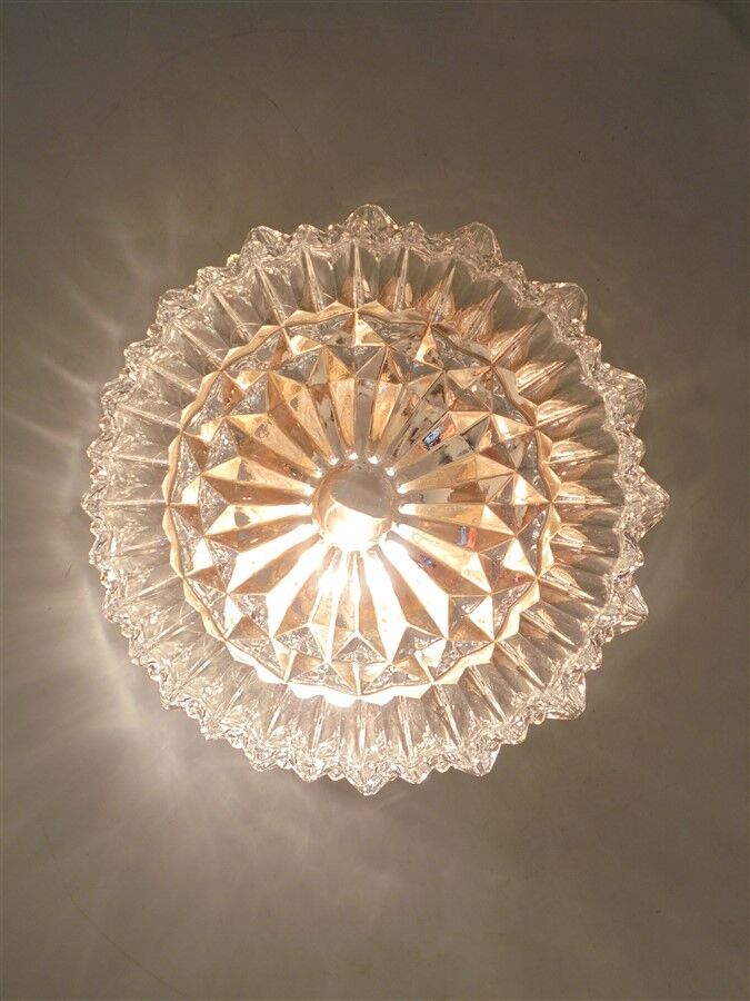 Round ceiling lamp