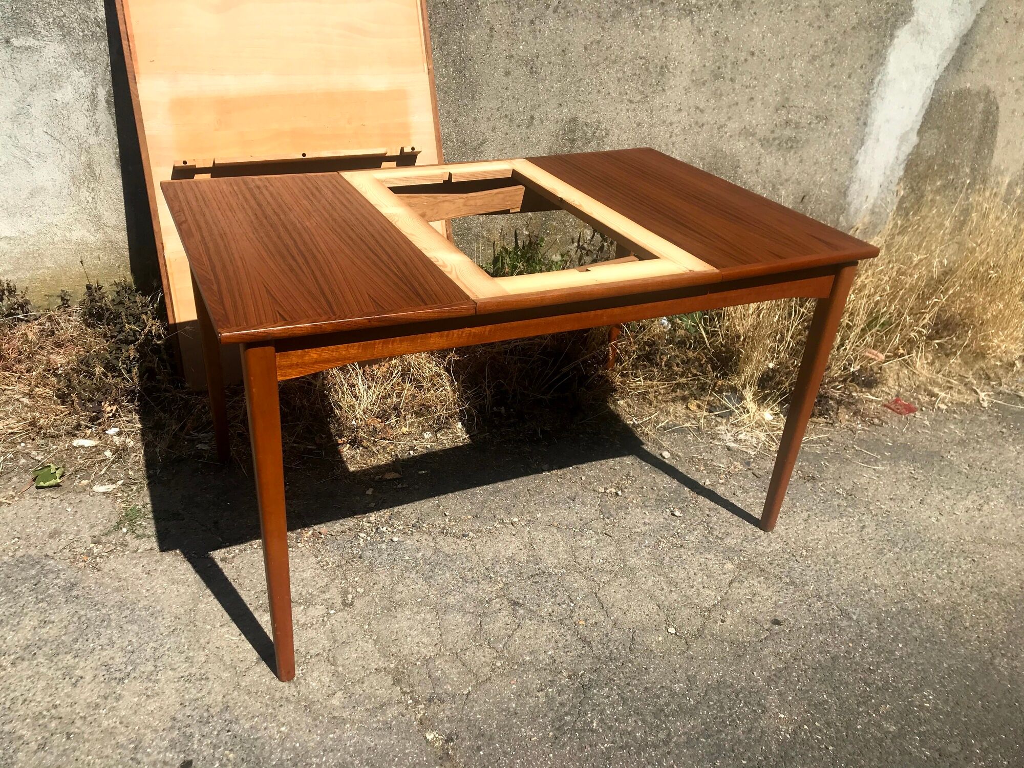 Extendable dining table with vintage 60s teak extensions