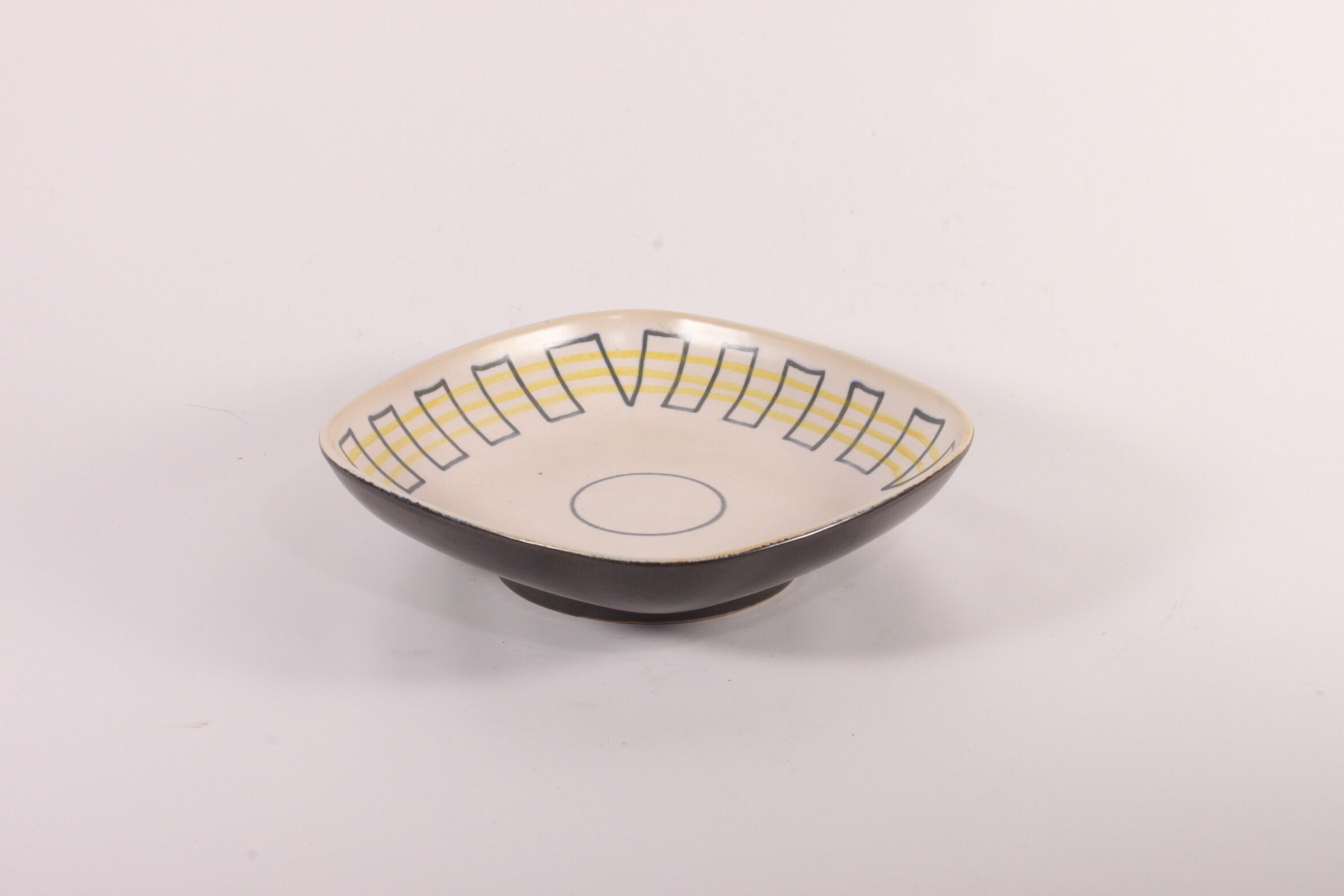 Geometric tracing ceramic vide-poche bowl, 1960s.