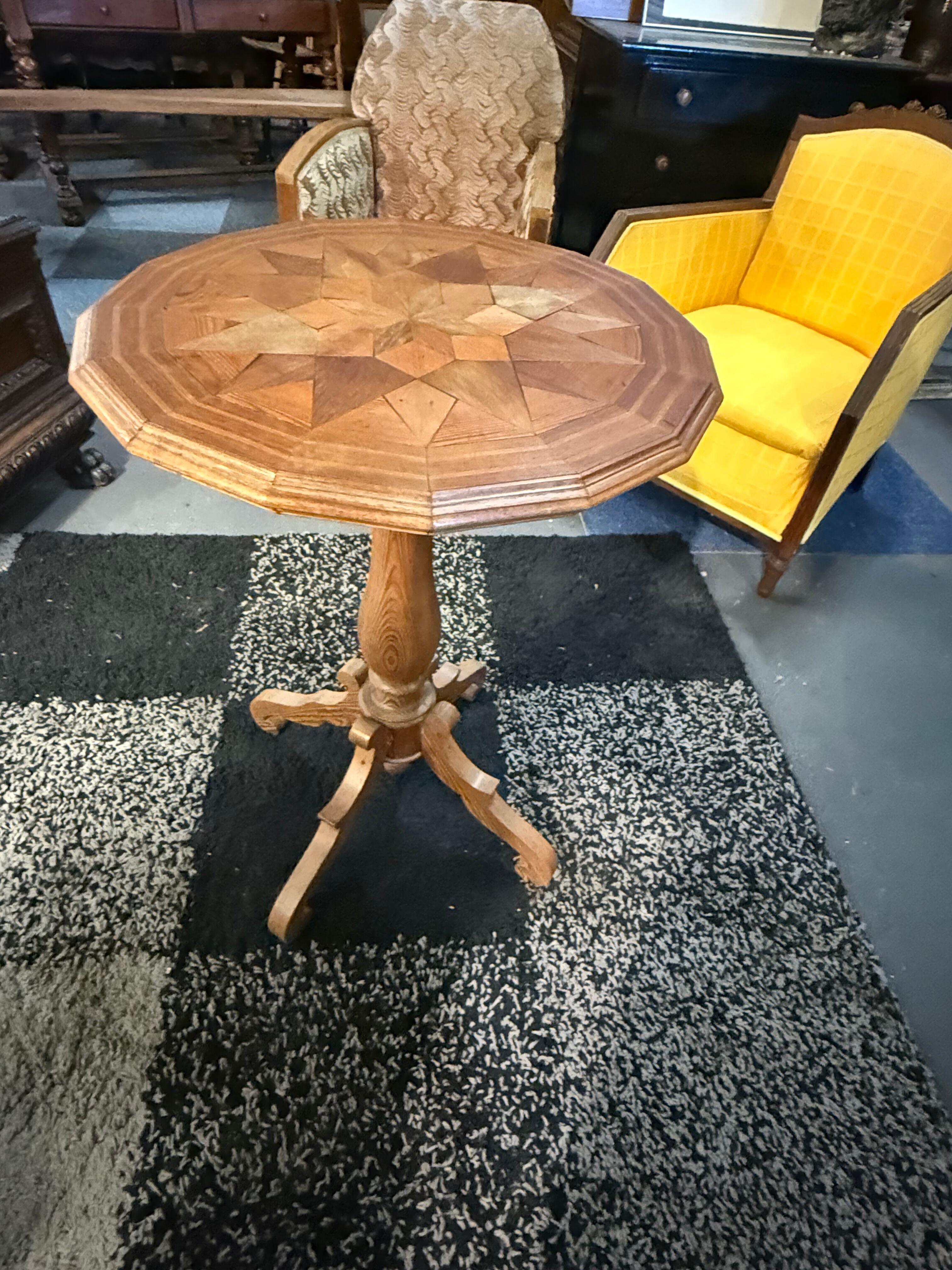 Side table in veneer
