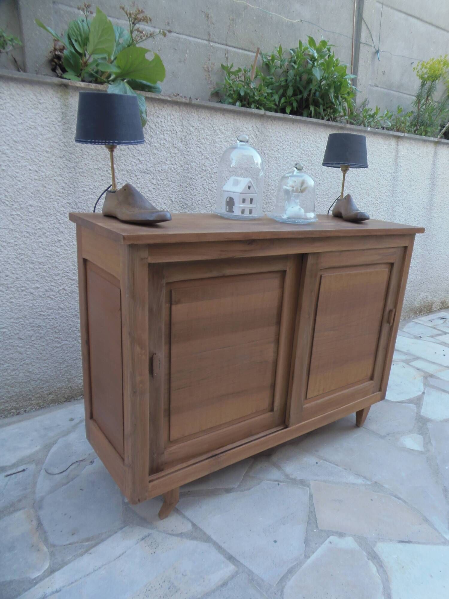 Vintage wooden buffet with a waxed finish, 2 sliding doors.