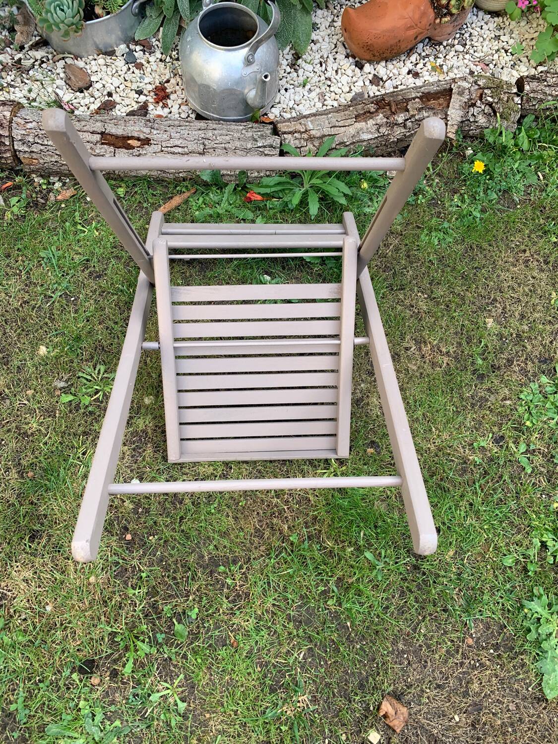 Children's folding chair