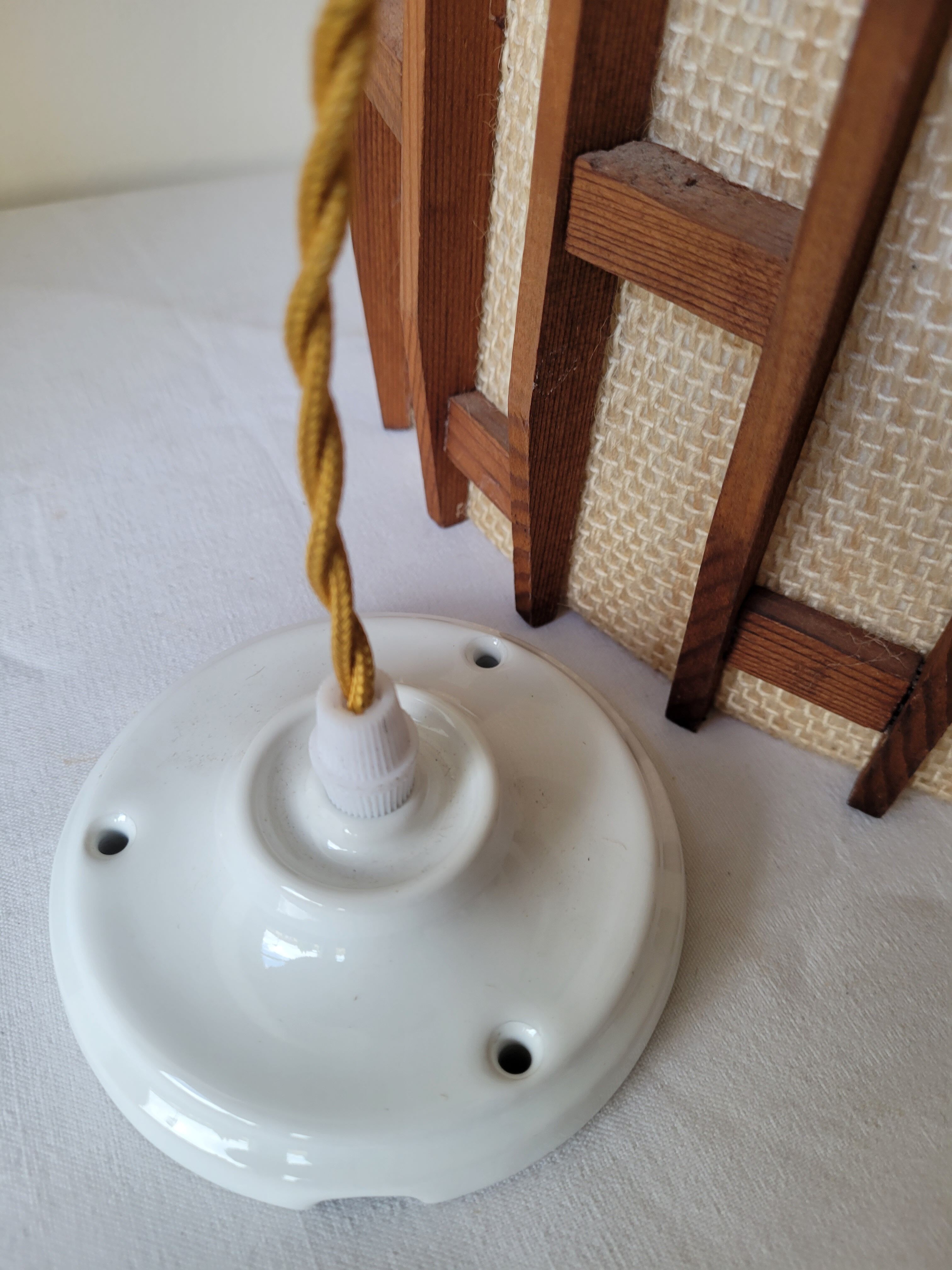 Scandinavian pendant lamp in wood and burlap