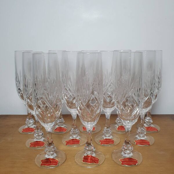 12 flûtes à Champagne en cristal de Lorraine