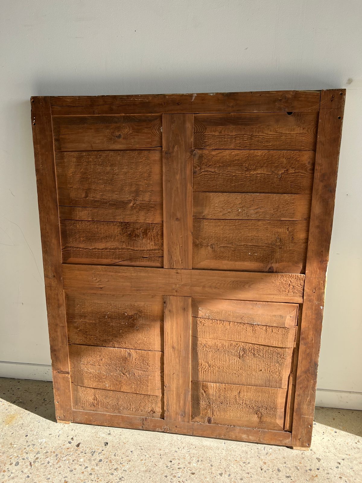 Golden mirror style Restoration decorated with stretched palmettes