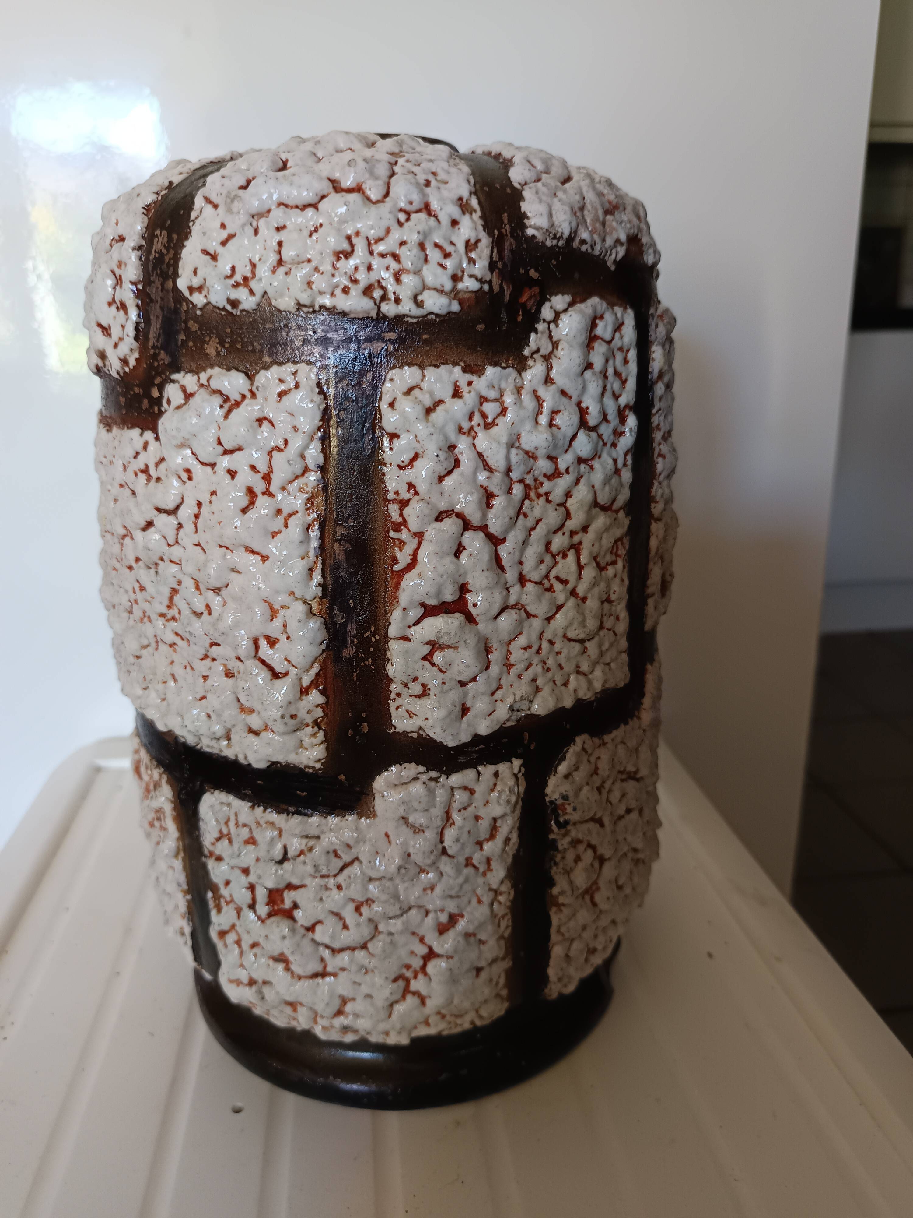 Large brutalist lamp base in glazed ceramic, Fat Lava decor 1970.