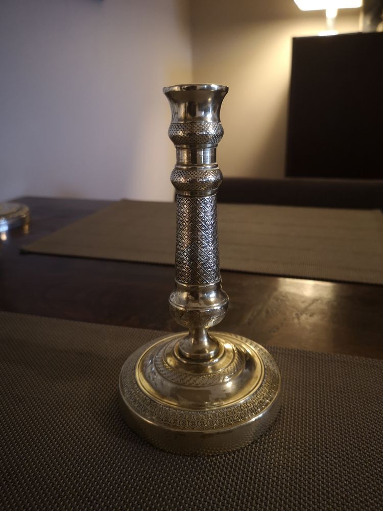 Finely chiseled bronze candle holder - End of 19th century