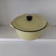 Cocotte en tôle émaillée jaune vintage