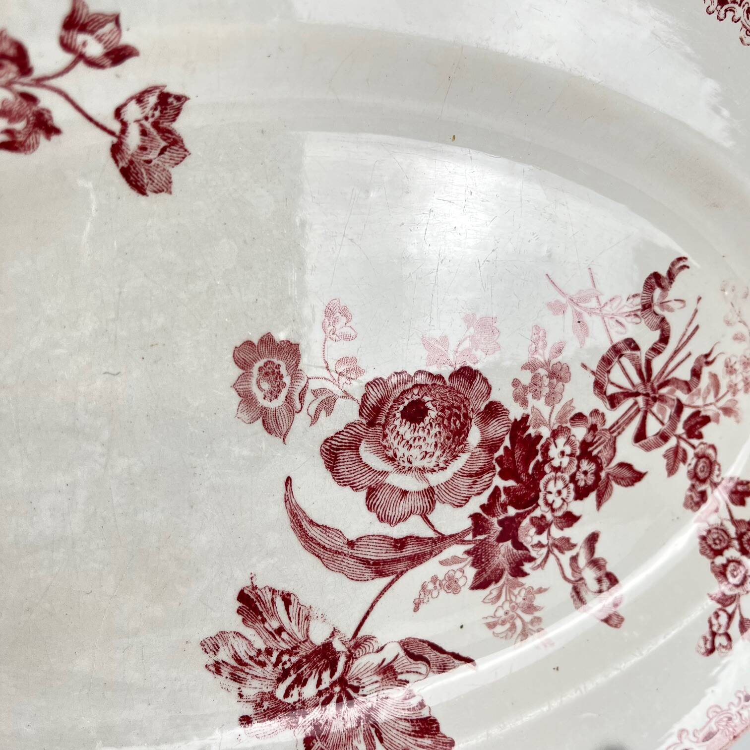 Oval dish "Fontange" Sarreguemines, red, 1920-1950