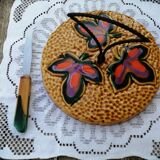 Vallauris cheese board + knife with colored leaf decor