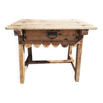 Coffee table or side table. (18th century)