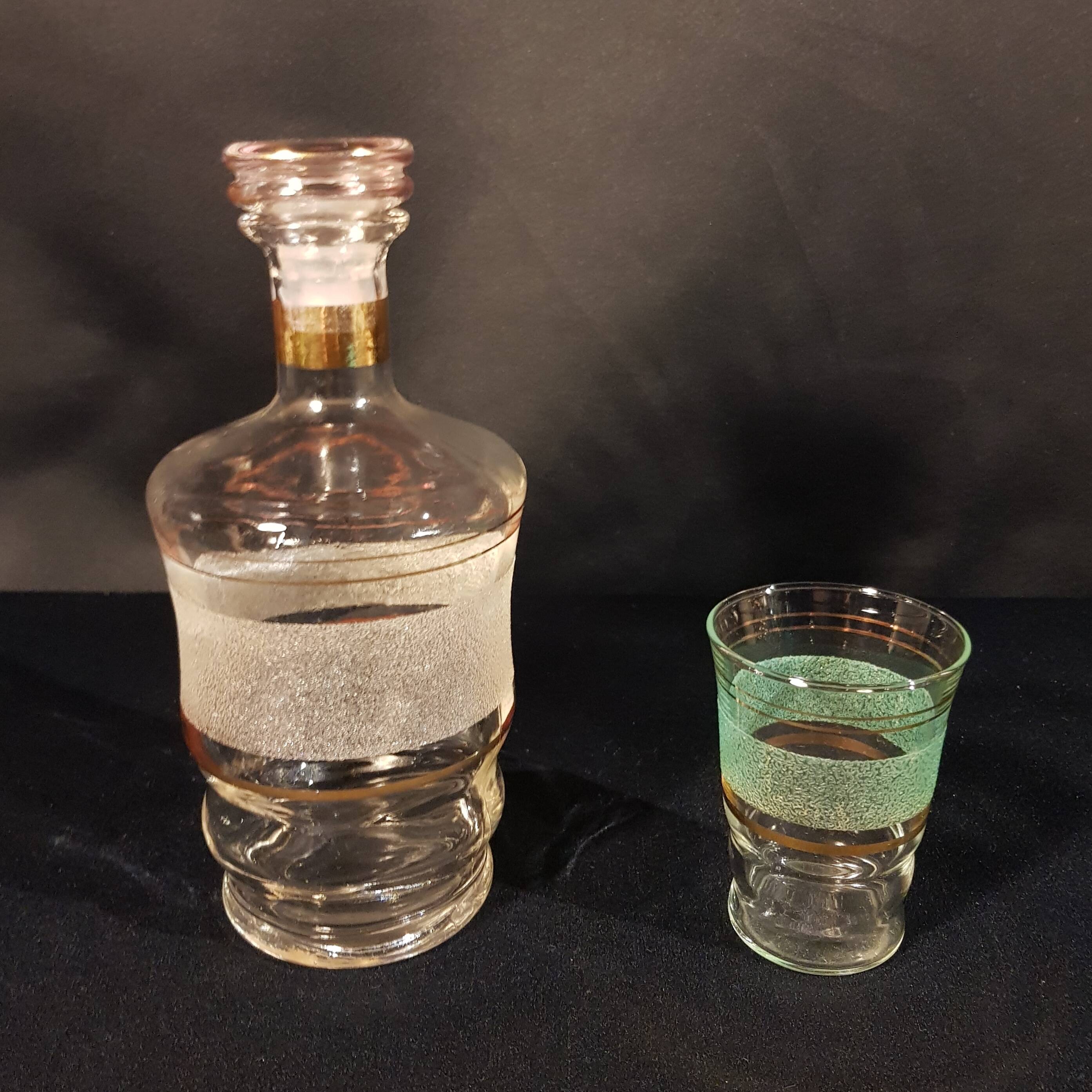 Carafe and glass in granite glass and gold edging