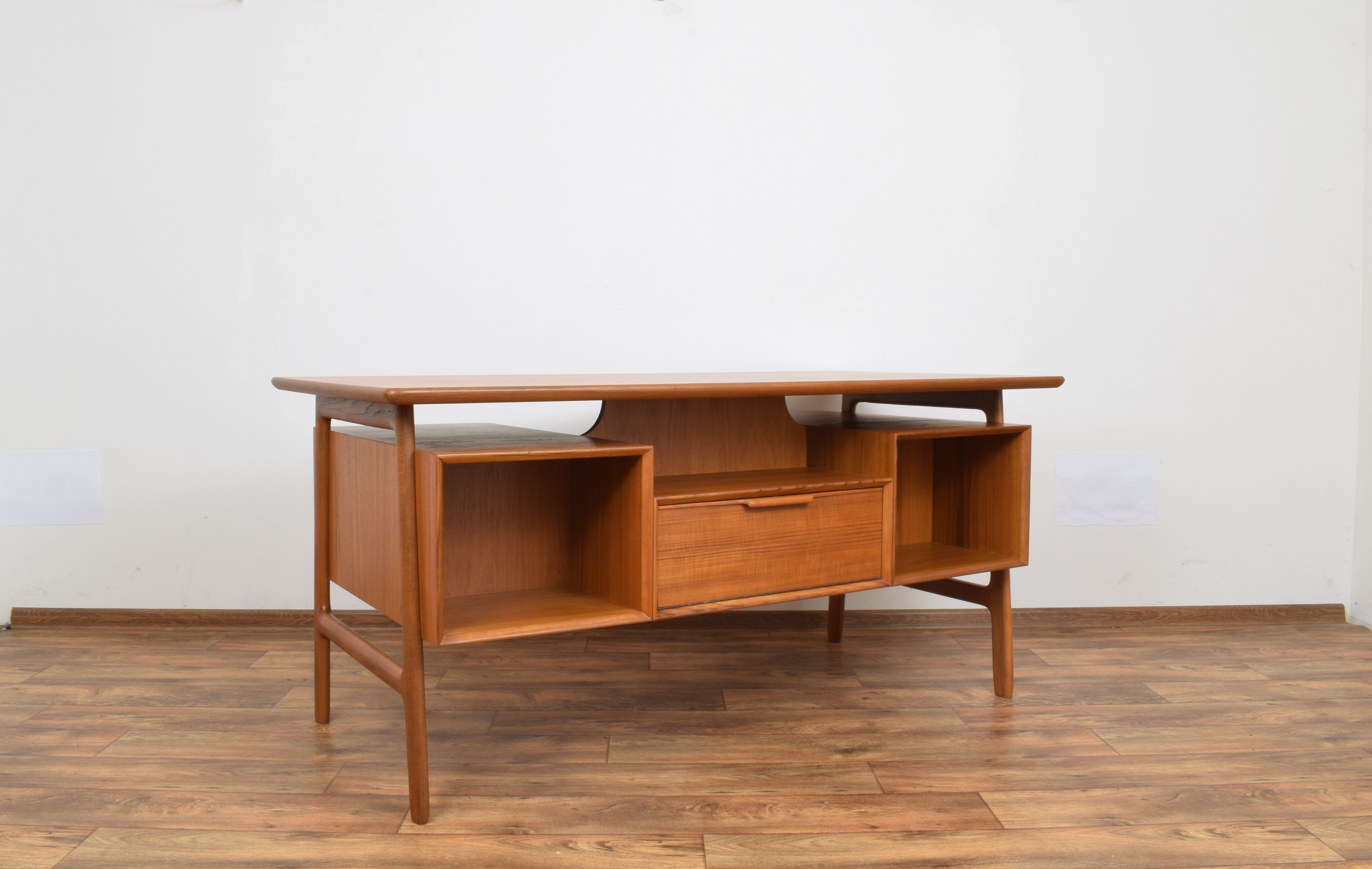 Mid-century danish teak desk model 75 form Omann Jun, 1950s