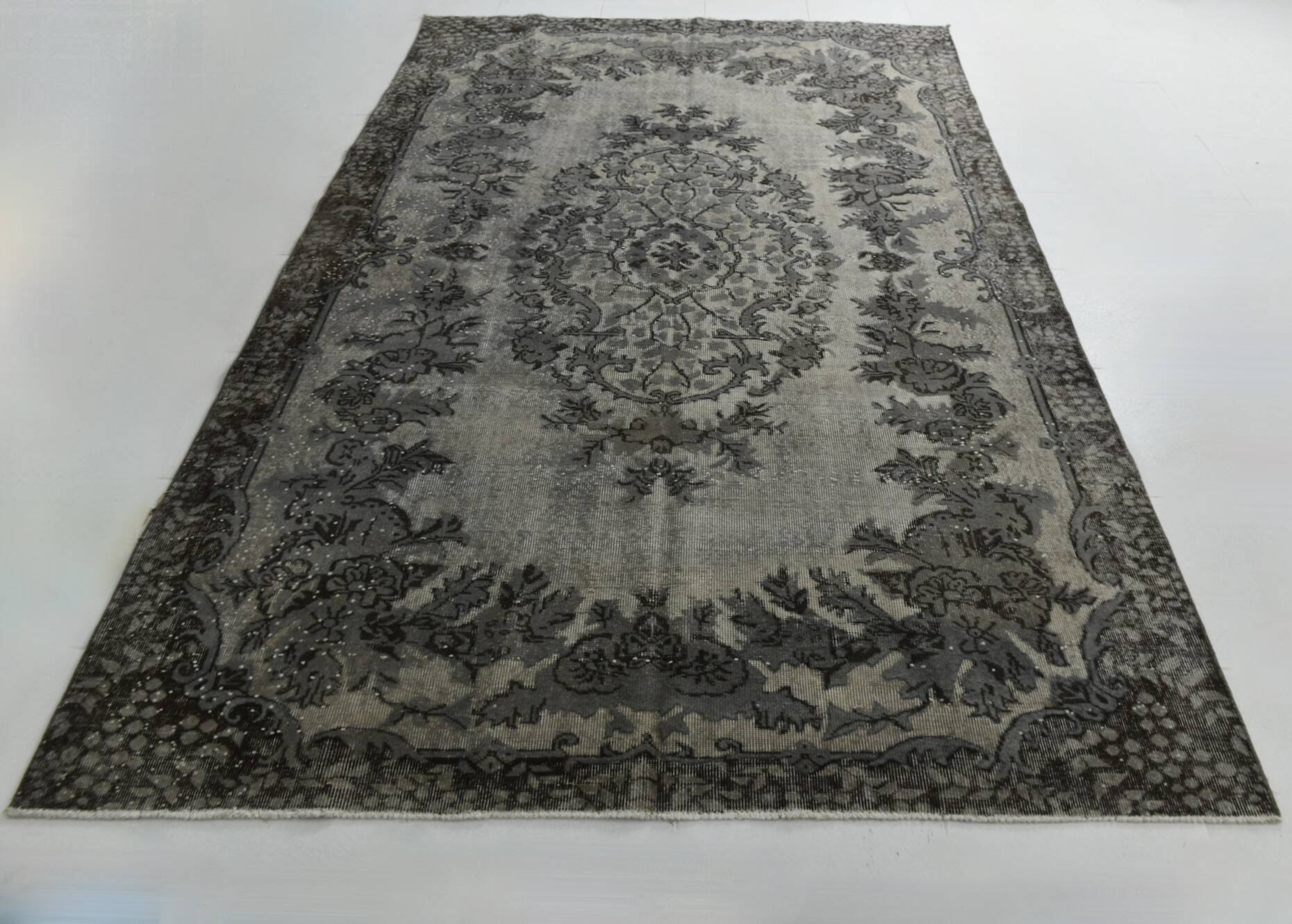 Gray & Black Oriental Vintage Rug, 220x317Cm