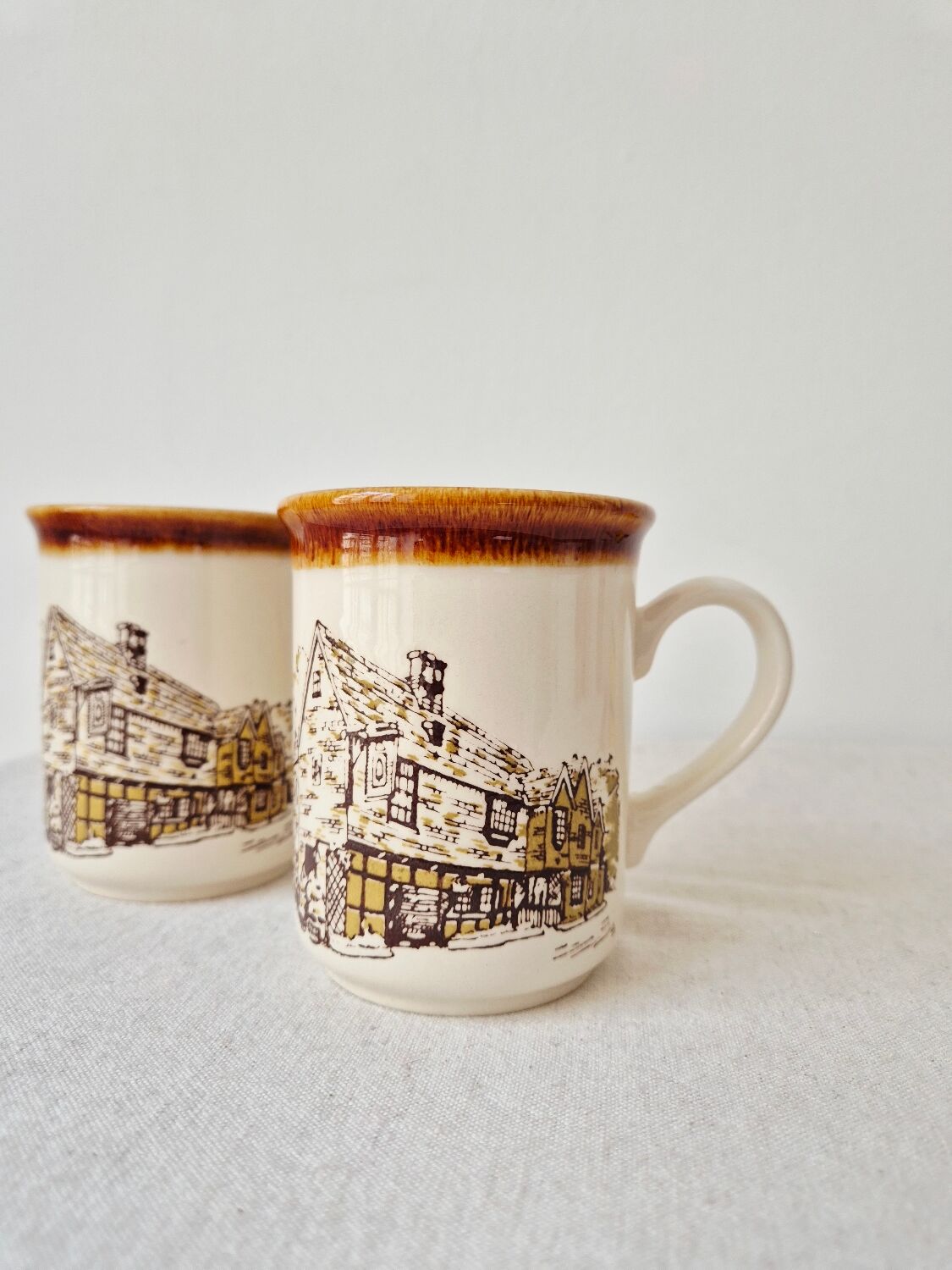 Set of 2 vintage mugs "Old English Cottage" - Staffordshire