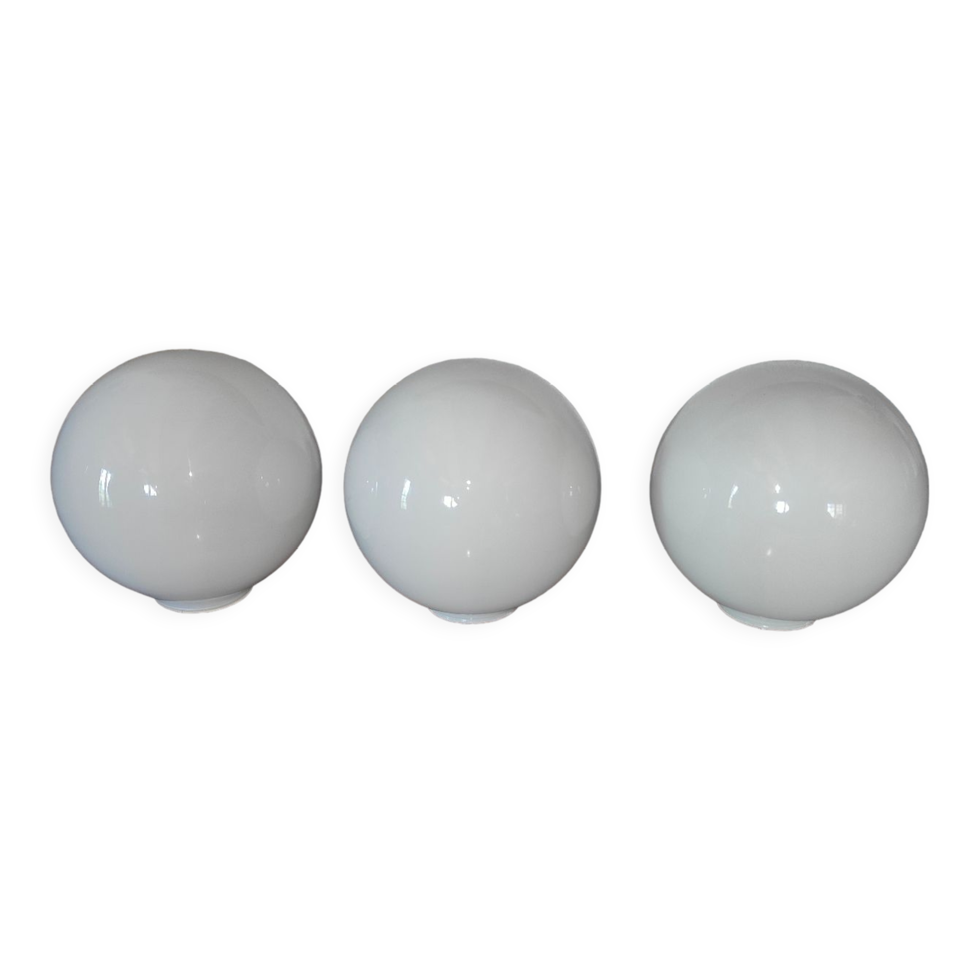 Opaline globe