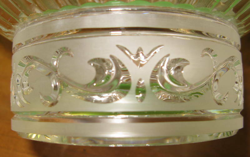 Glass or moulded crystal drageoir,