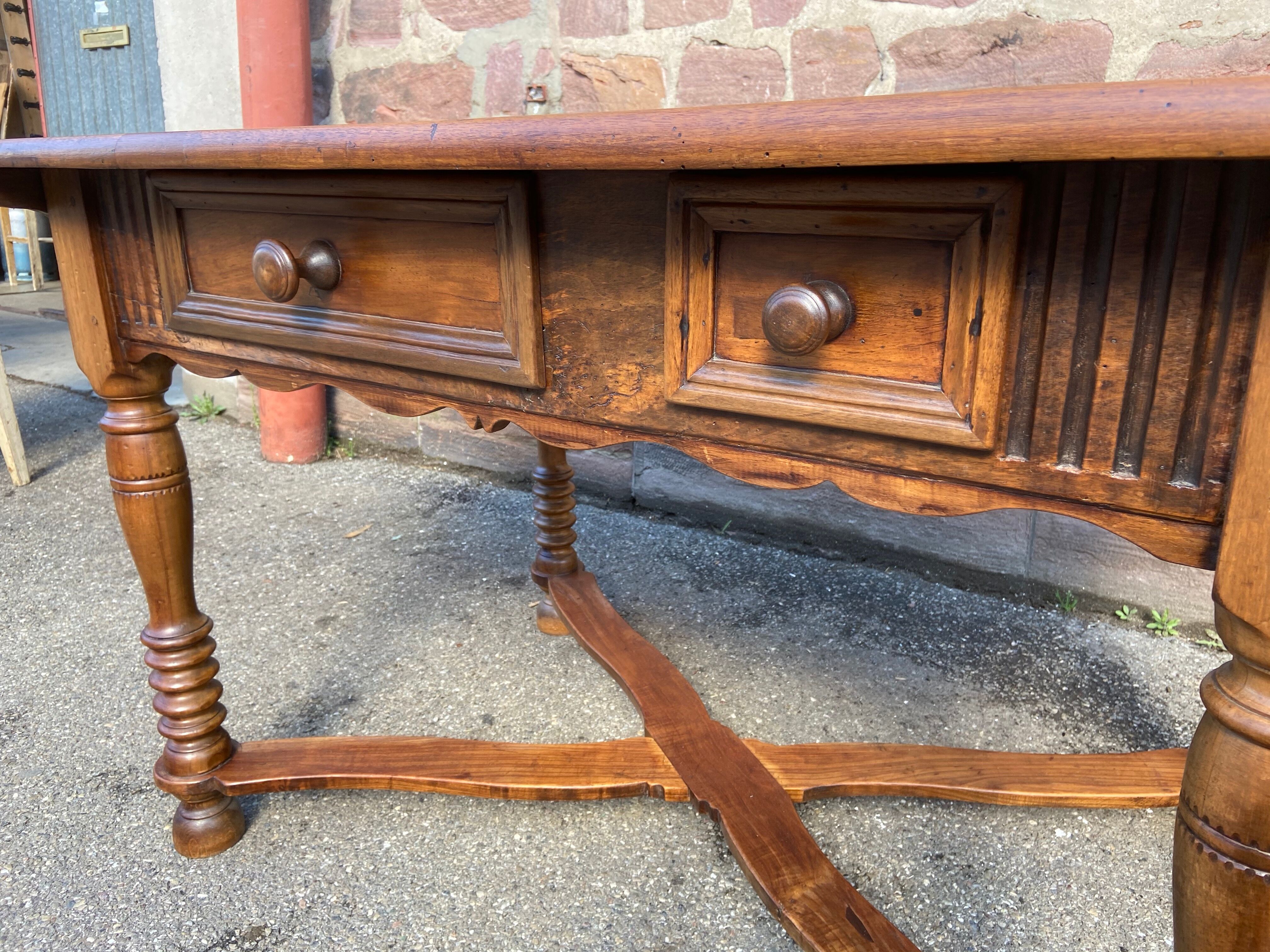 Alsatian farm table in vintage walnut 1850s