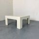 Table basse blanche Space Age des années 1970.