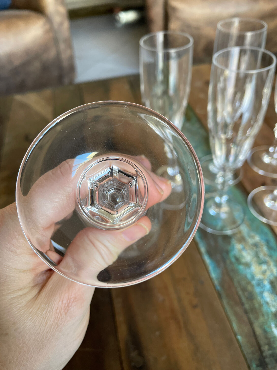 Set of 7 champagne flutes. Made of cut crystal.