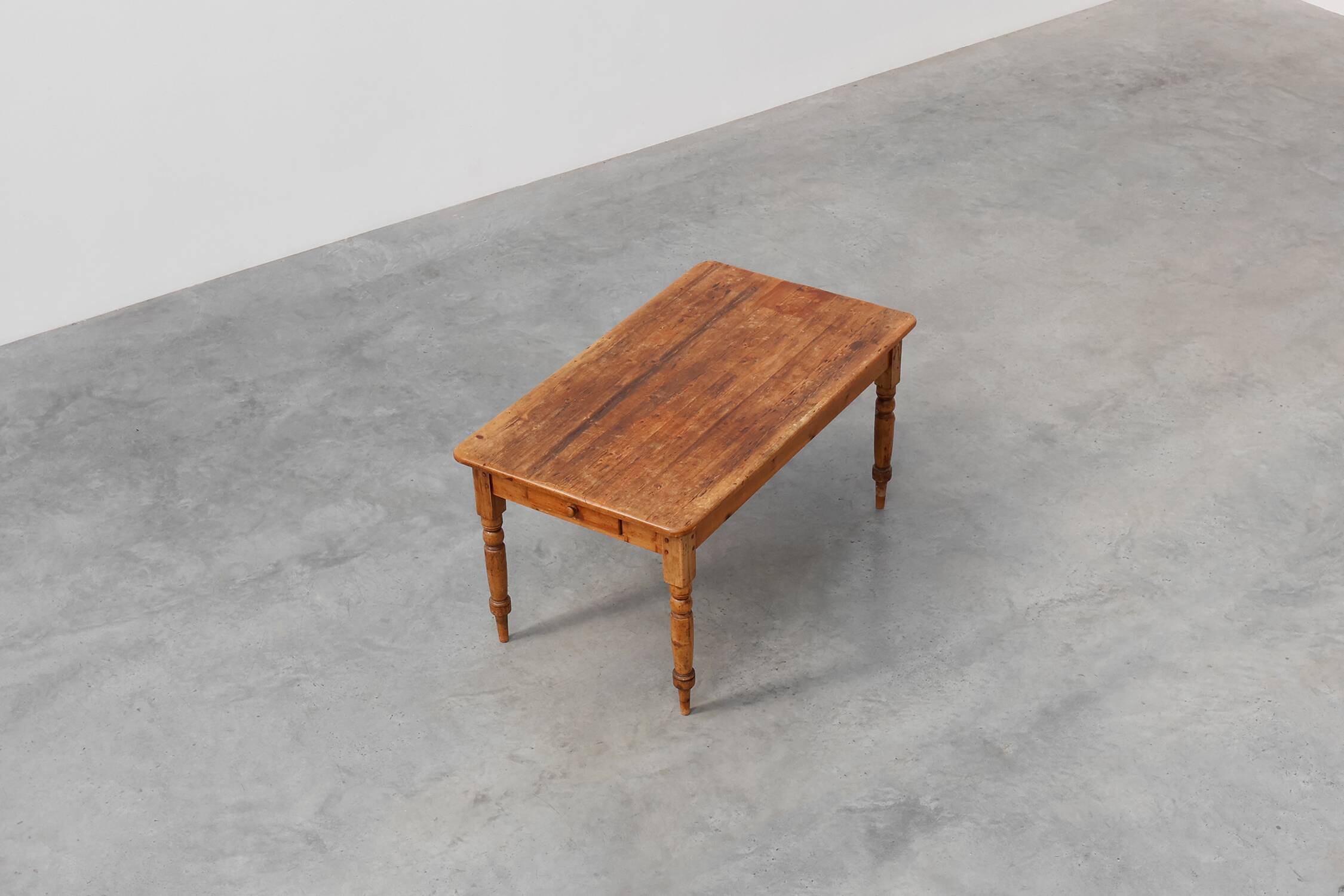 Table de ferme en pin ancien, France, fin du 19e siècle