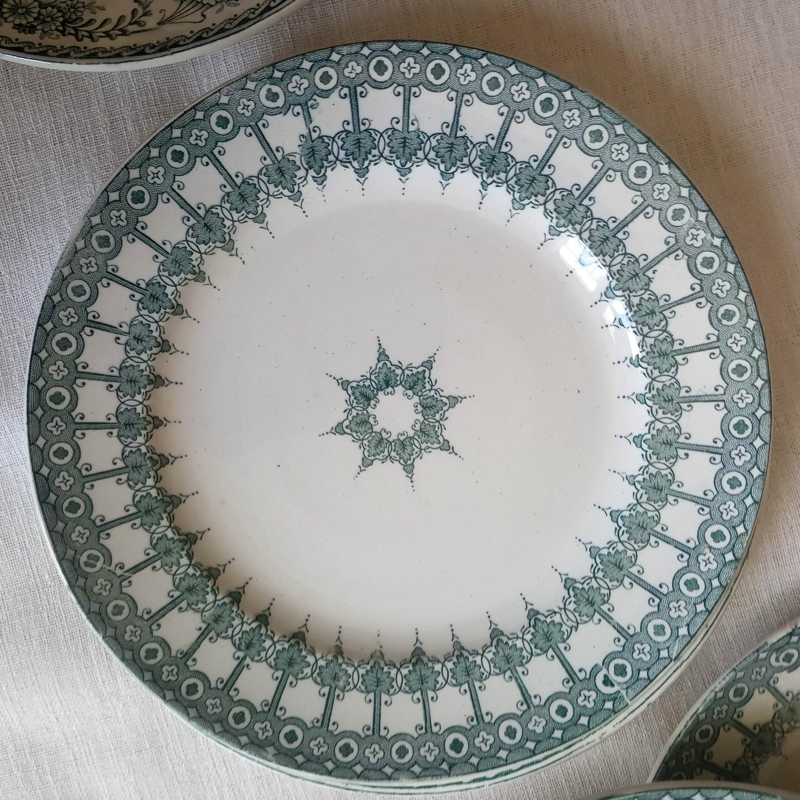 6 old dessert plates, iron earth, green décor