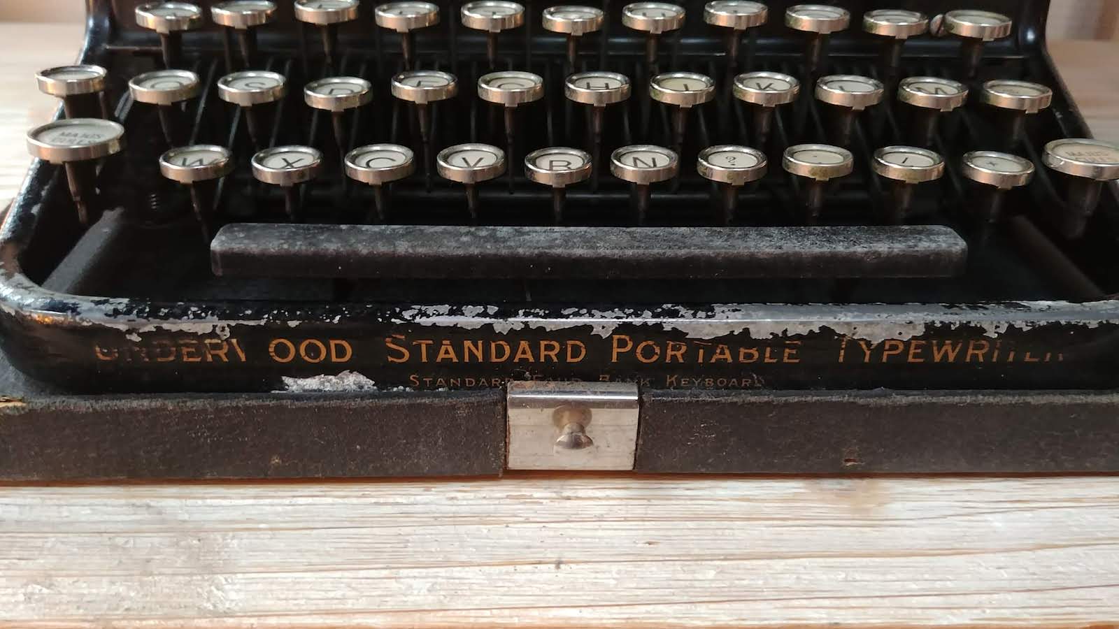 Oven Portable Banker Underwood typewriter