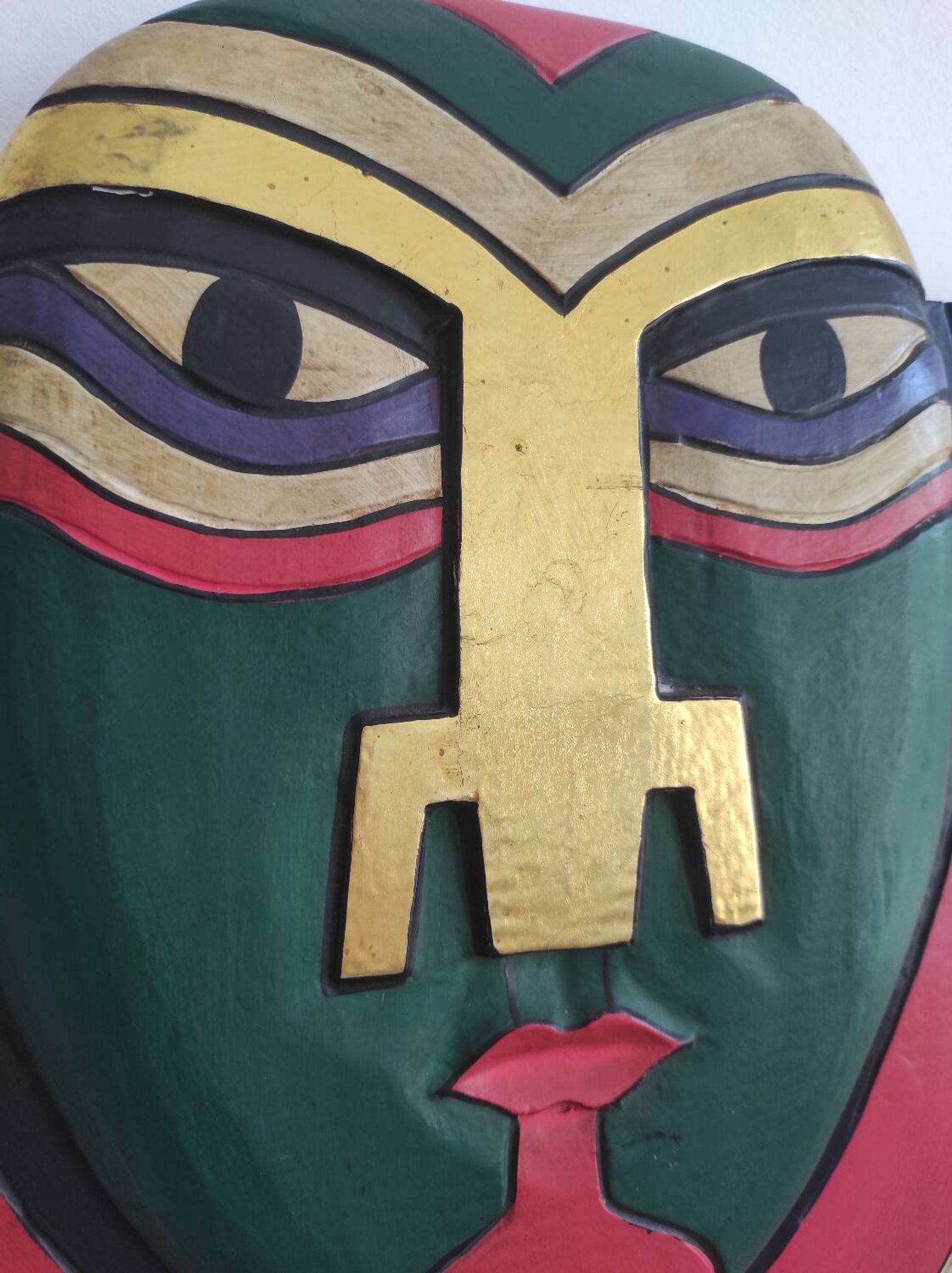 Masque mural artisanal décoratif en bois peint