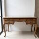 Bureau Louis XV vintage en bois et verre - 5 tiroirs