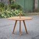 Table basse vintage, table bois avec poignée centrale, décoration intérieur, terrasse, patio