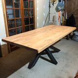 Solid wood table with Mikado legs