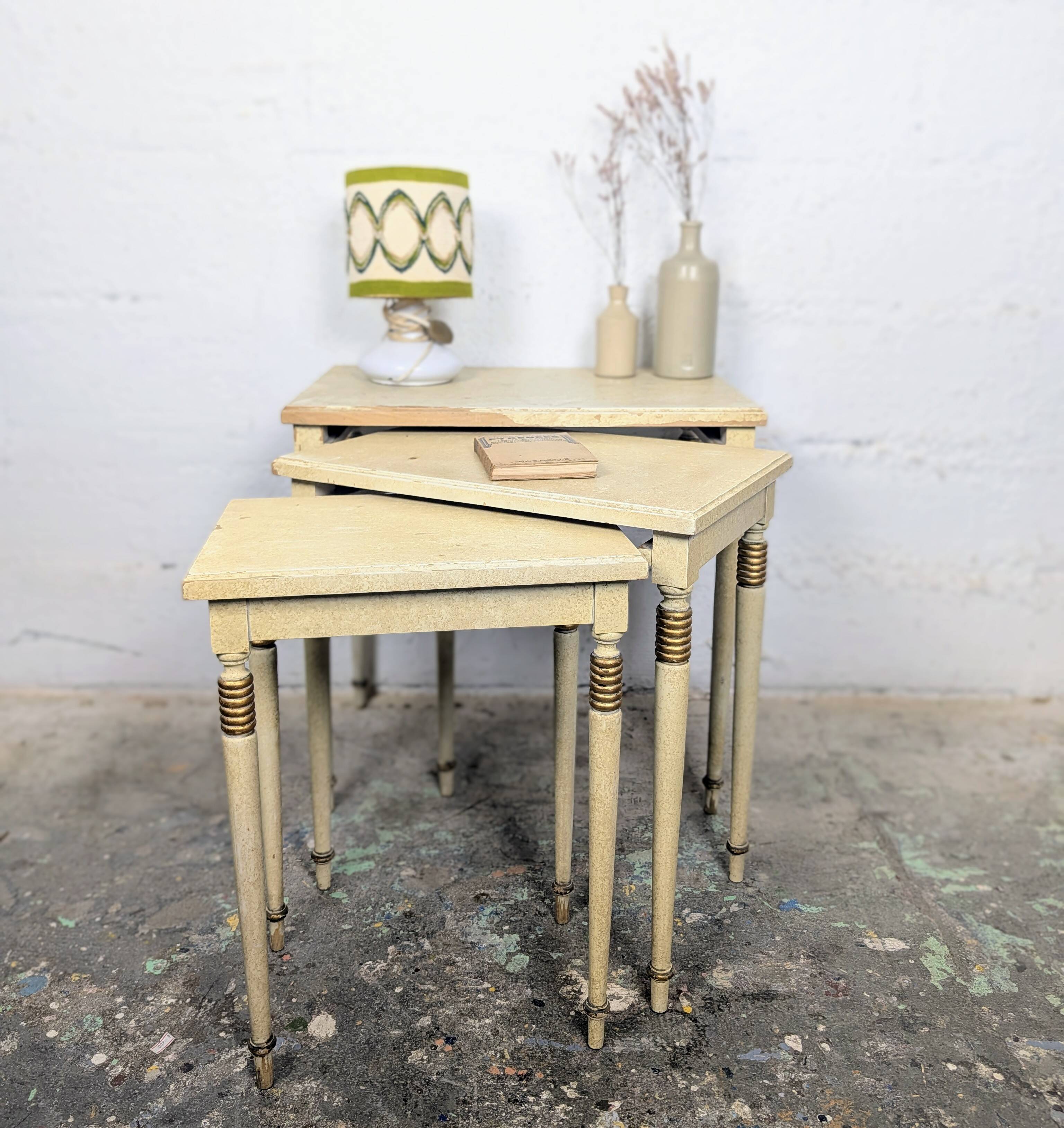 Set of nesting tables – 1950s